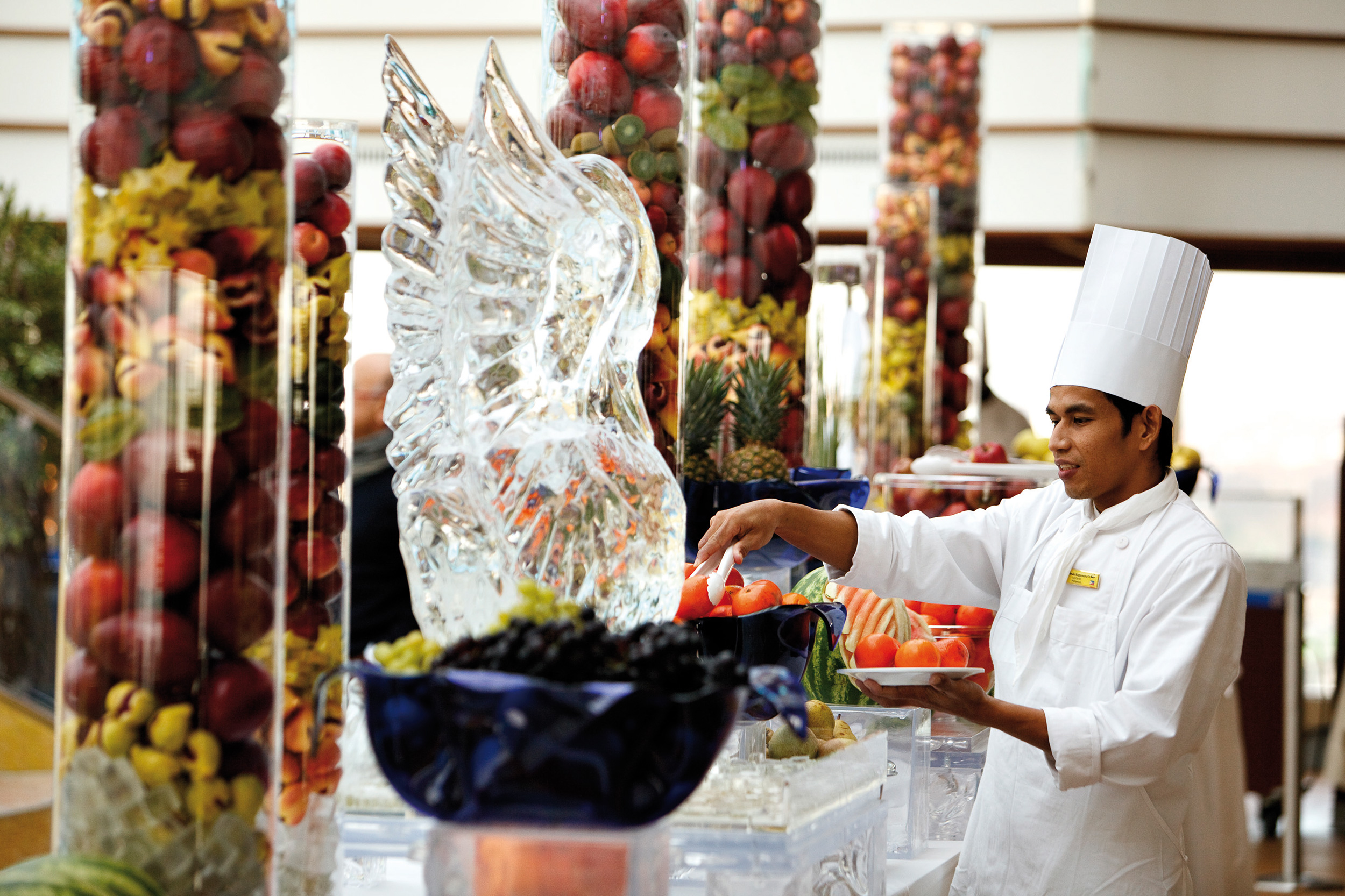 Restaurantene serverer et bredt utvalg av mat gjennom hele dagen